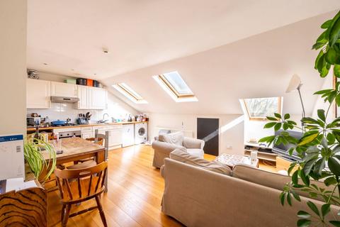 2 bedroom flat to rent, Cavendish Road, Balham, London, SW12