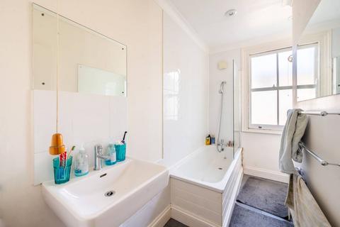 2 bedroom flat to rent, Cavendish Road, Balham, London, SW12