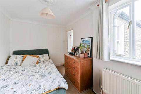 2 bedroom flat to rent, Cavendish Road, Balham, London, SW12
