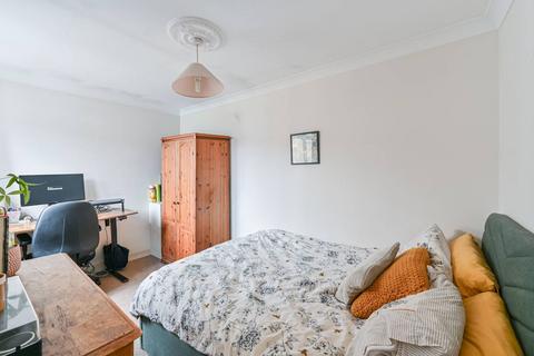 2 bedroom flat to rent, Cavendish Road, Balham, London, SW12