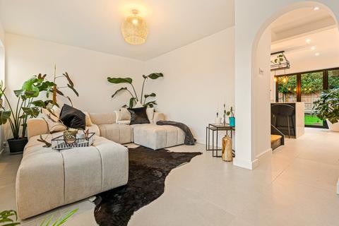 3 bedroom detached house for sale, Azalea Close, Burbage, LE10