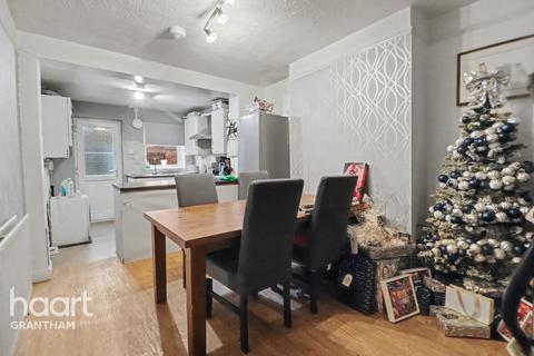 3 bedroom terraced house for sale, Manthorpe Road, Grantham