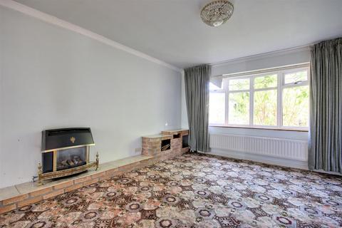 3 bedroom semi-detached house for sale, Goodmanham Way, Cottingham
