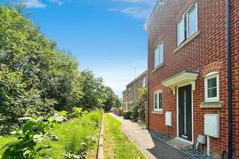 3 bedroom end of terrace house for sale, Deyley Way, Ashford
