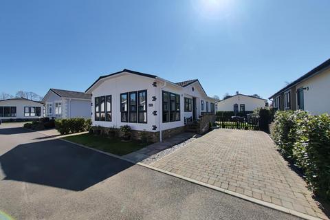 2 bedroom park home for sale, Victoria gardens, Barkham ride, Finchampsted