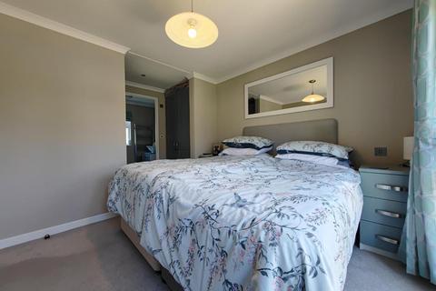 2 bedroom park home for sale, Victoria gardens, Barkham ride, Finchampsted