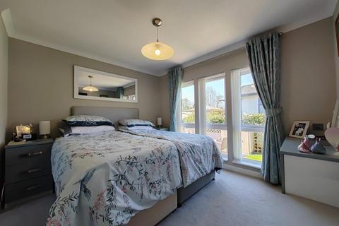 2 bedroom park home for sale, Victoria gardens, Barkham ride, Finchampsted