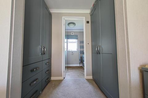 2 bedroom park home for sale, Victoria gardens, Barkham ride, Finchampsted