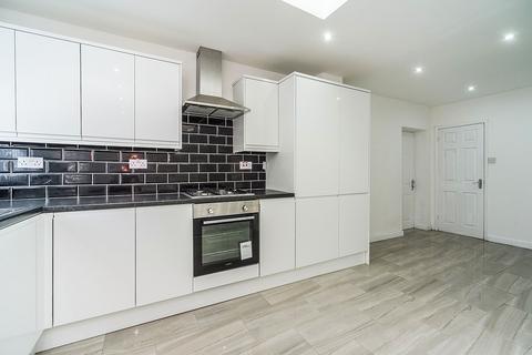 3 bedroom detached house to rent, Scotts Green Close, West Midlands DY1