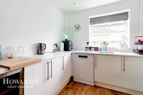 4 bedroom semi-detached house for sale, Ormesby Road, Caister-on-Sea