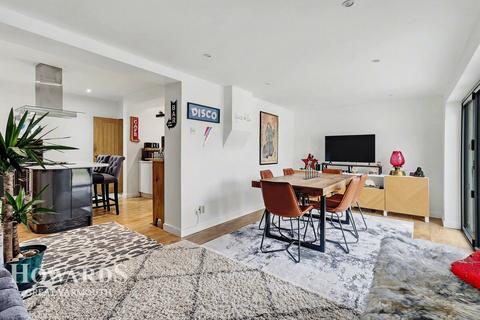 4 bedroom semi-detached house for sale, Ormesby Road, Caister-on-Sea