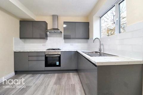 5 bedroom terraced house for sale, Sedgefield Crescent, Harold Hill