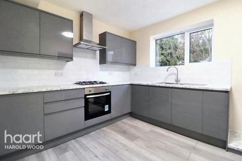 5 bedroom terraced house for sale, Sedgefield Crescent, Harold Hill