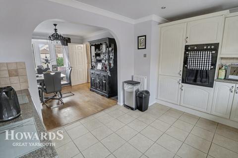 5 bedroom detached house for sale, Morse Court, Caister-on-Sea