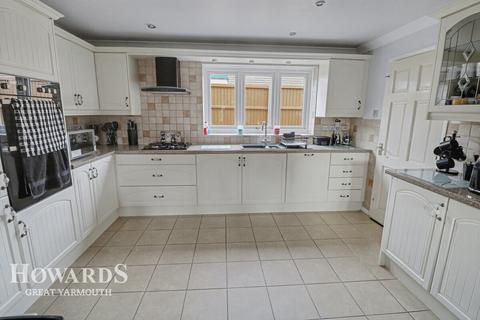 5 bedroom detached house for sale, Morse Court, Caister-on-Sea