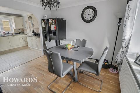 5 bedroom detached house for sale, Morse Court, Caister-on-Sea