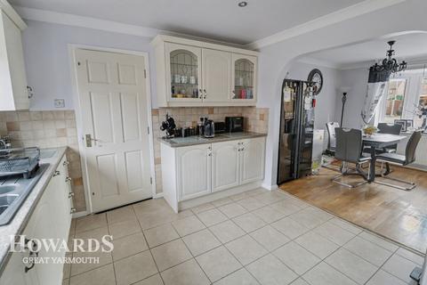 5 bedroom detached house for sale, Morse Court, Caister-on-Sea