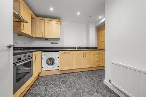 2 bedroom apartment for sale, Wolf Lane, Windsor