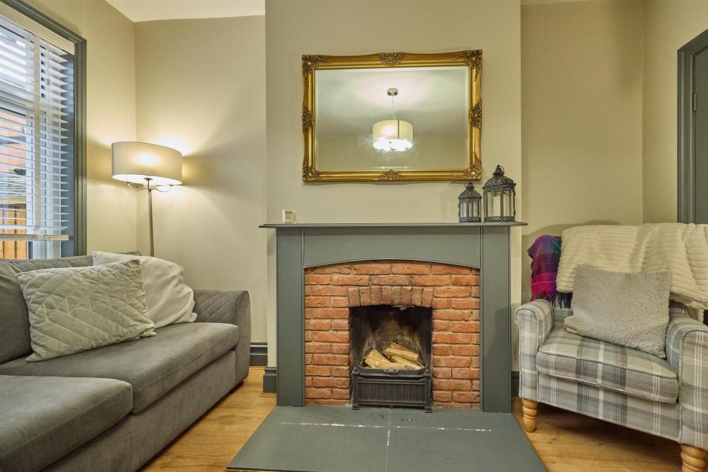 Lounge to Rear