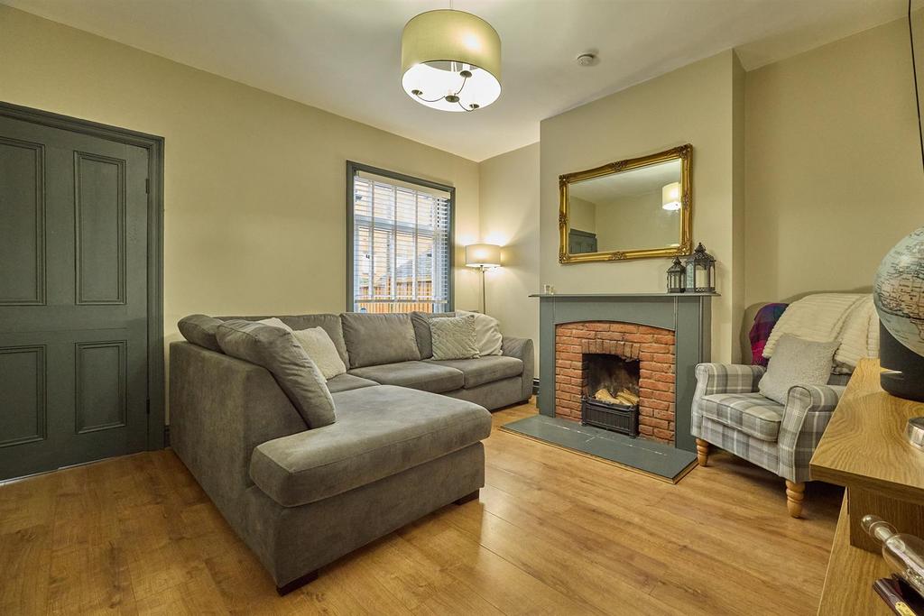 Lounge to Rear