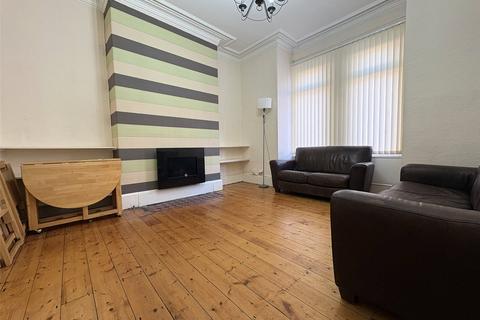 3 bedroom terraced house to rent, 126, Cardigan Terrace NE6