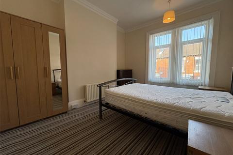 3 bedroom terraced house to rent, 126, Cardigan Terrace NE6