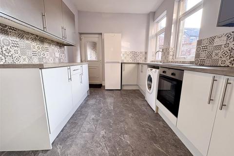 3 bedroom terraced house to rent, 126, Cardigan Terrace NE6