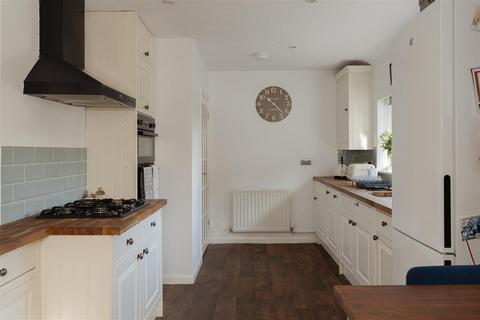 4 bedroom detached bungalow for sale, Grange Close, Merstham, RH1
