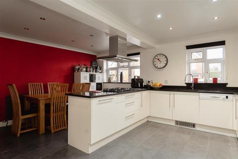 3 bedroom semi-detached house for sale, Knighton Road, Redhill