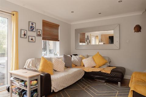 3 bedroom semi-detached house for sale, Knighton Road, Redhill