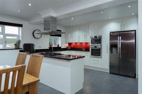 3 bedroom semi-detached house for sale, Knighton Road, Redhill