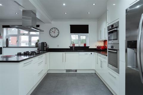 3 bedroom semi-detached house for sale, Knighton Road, Redhill