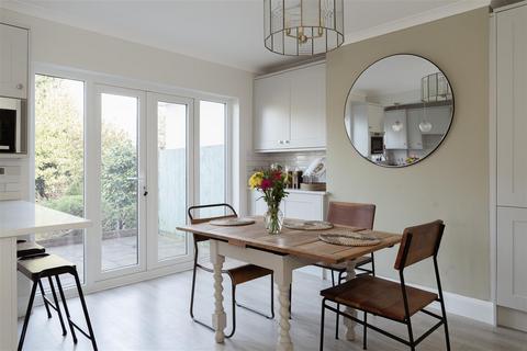 3 bedroom semi-detached house for sale, Hillfield Close, Redhill