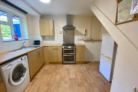 3 bedroom apartment to rent, Saffron Court, Bath BA1