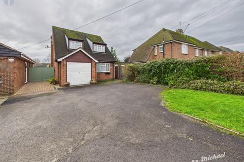 3 bedroom detached house for sale, Mandeville Road, Aylesbury, Buckinghamshire
