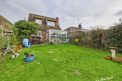 3 bedroom detached house for sale, Mandeville Road, Aylesbury, Buckinghamshire