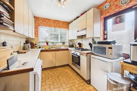 3 bedroom detached house for sale, Mandeville Road, Aylesbury, Buckinghamshire