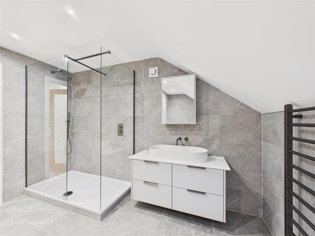 En-suite Bath/Shower Room