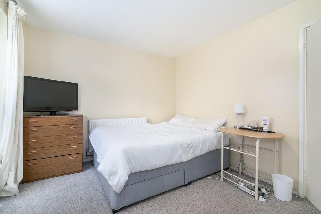 Bed 1.jpg