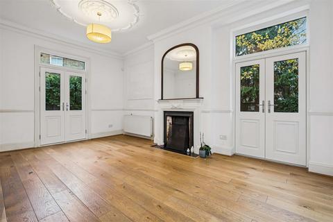 6 bedroom house to rent, Gubyon Avenue, London