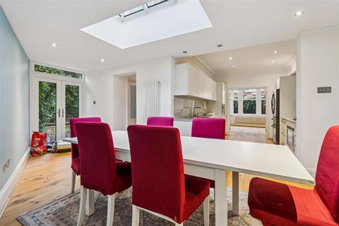 6 bedroom house to rent, Gubyon Avenue, London