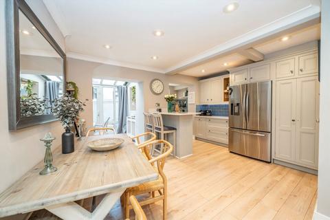 2 bedroom flat for sale, Parkville Road, London SW6
