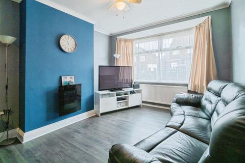 3 bedroom terraced house to rent, Morden, London, SM4