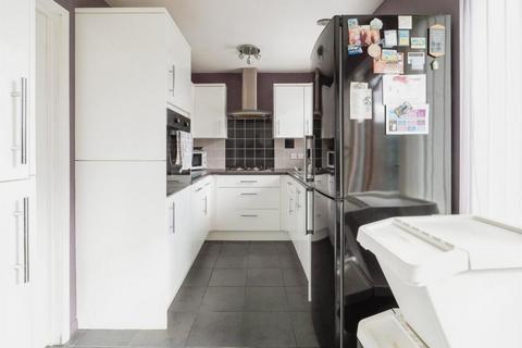 3 bedroom terraced house to rent, Morden, London, SM4
