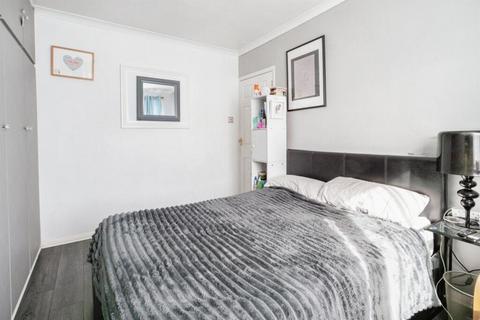 3 bedroom terraced house to rent, Morden, London, SM4