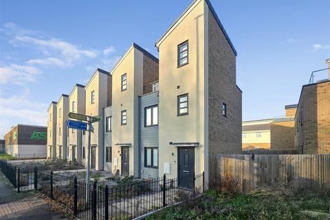 Selkirk Drive, Milton Keynes MK14