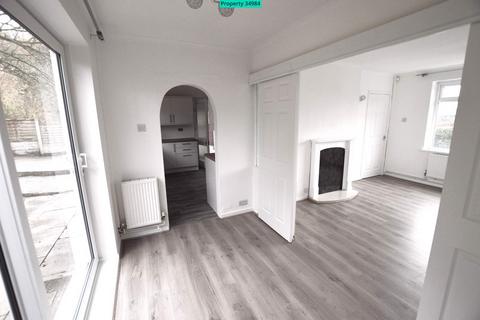 3 bedroom semi-detached house to rent, Queenswood Drive, Leeds, LS6 3ND