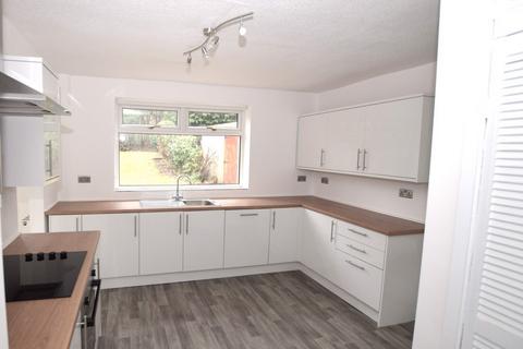3 bedroom semi-detached house to rent, Queenswood Drive, Leeds, LS6 3ND