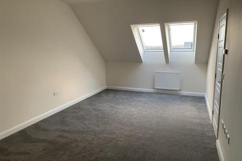 4 bedroom semi-detached house to rent, Lampkin Chase, Silsden