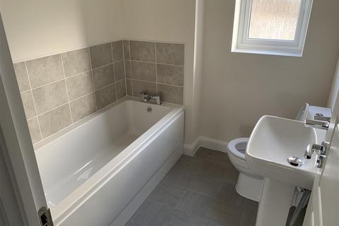 4 bedroom semi-detached house to rent, Lampkin Chase, Silsden
